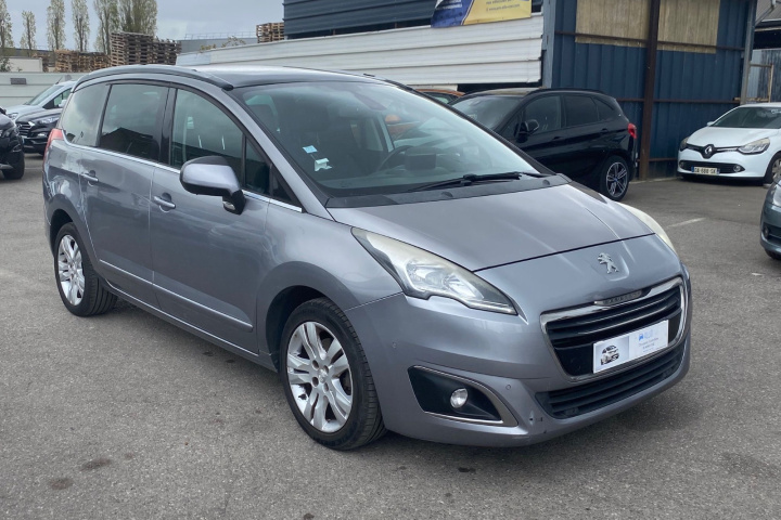 PEUGEOT 5008