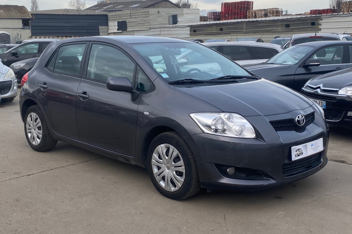 TOYOTA AURIS