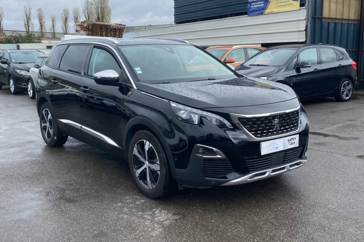 PEUGEOT 5008