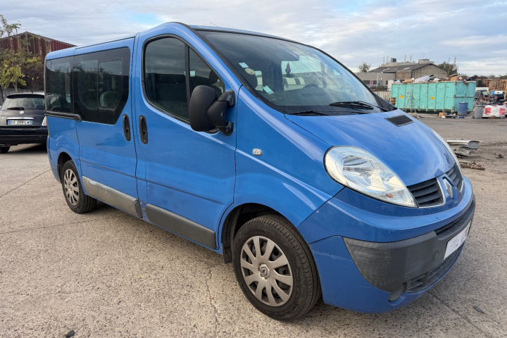 RENAULT TRAFIC PASSENGER