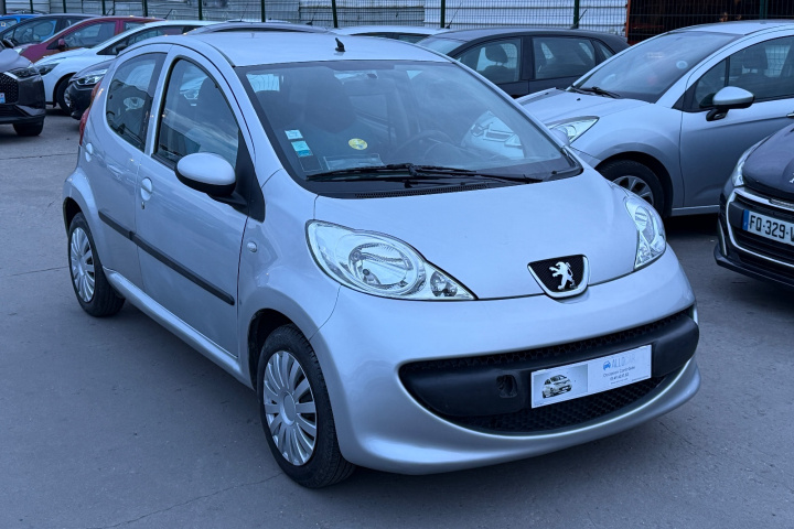 PEUGEOT 107