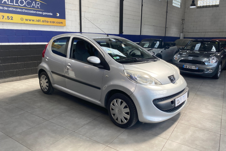 PEUGEOT 107