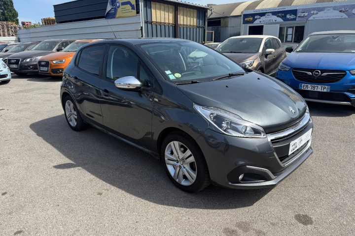 PEUGEOT 208