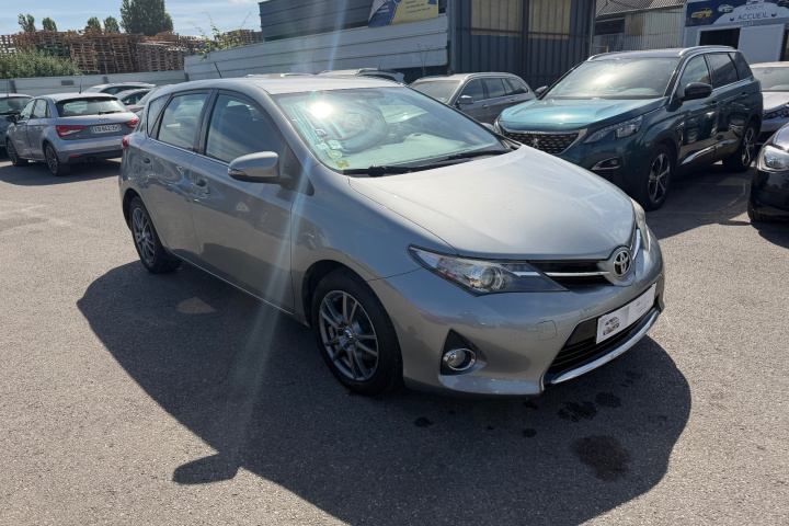 TOYOTA AURIS